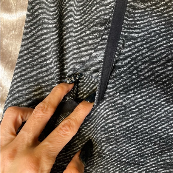 Under Armour Vest Zip Up Jacket, Black & Gray, Size Large - Picture 7 of 7